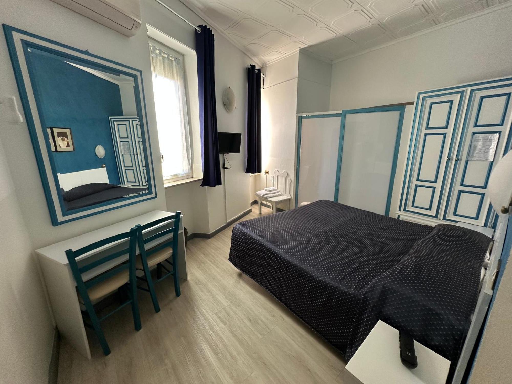Rey Hotel 2*